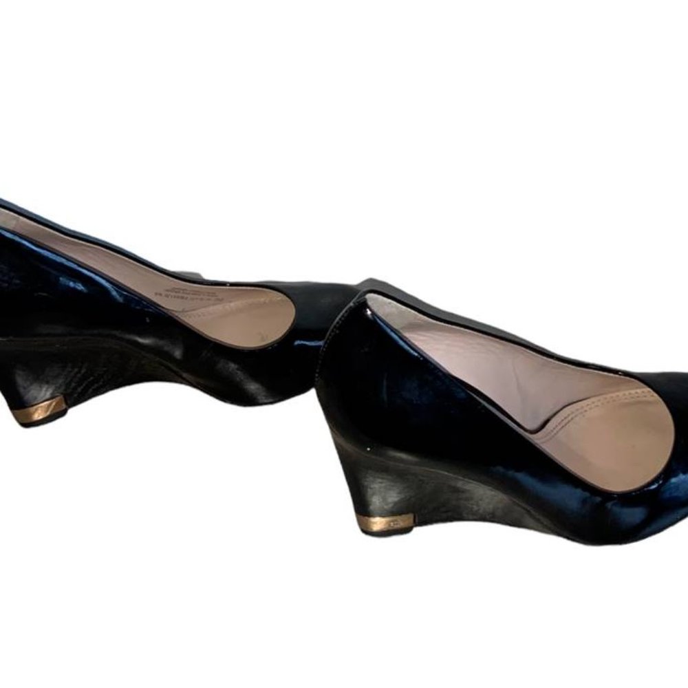 Tory Burch Astoria Black Patent Leather Gold Logo Wedge Pumps Size  7 - Picture 5 of 6
